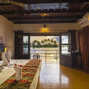 https://warmth-lake-haven.kerala-hotels.net