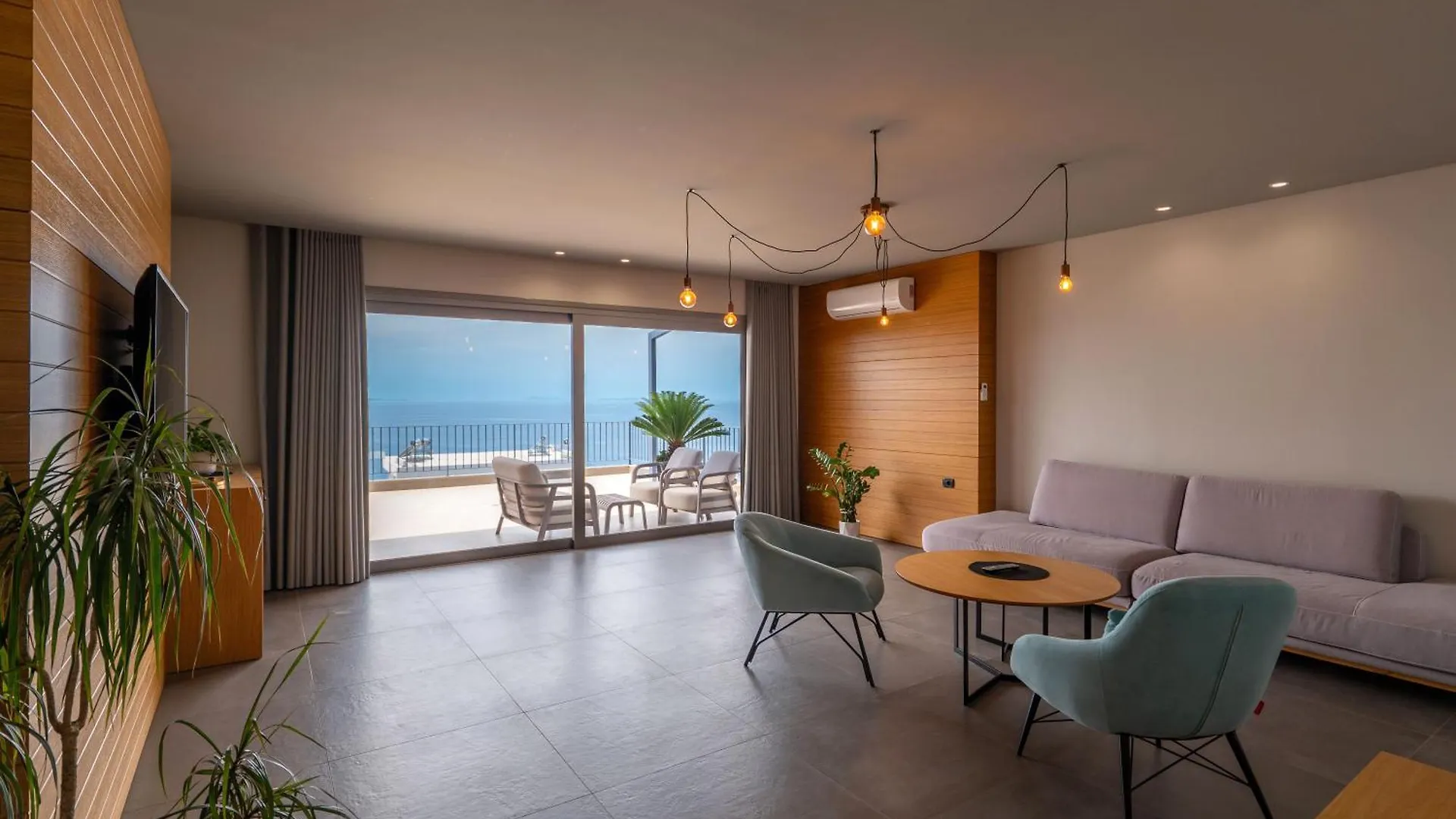 Franklin Rooms Sarande 0*,