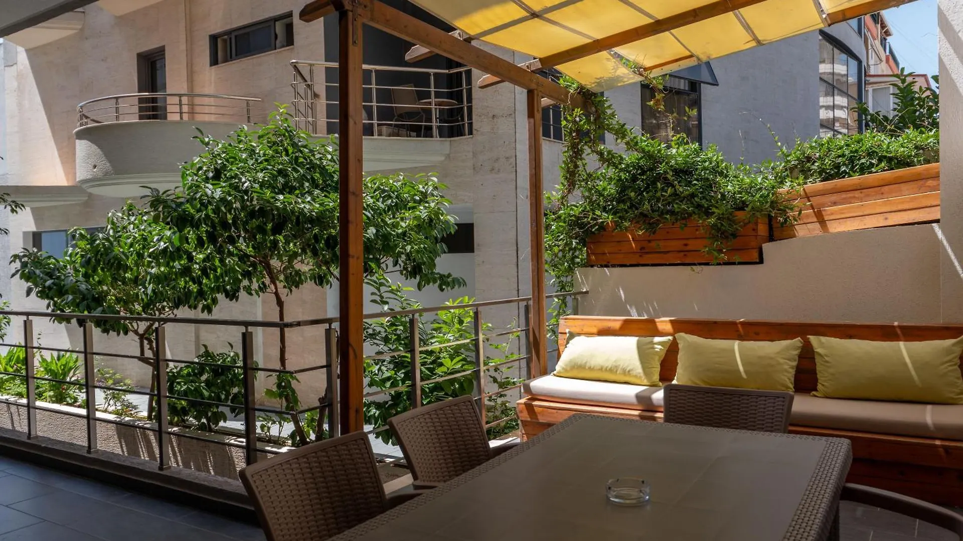 Franklin Rooms Saranda Appart hôtel
