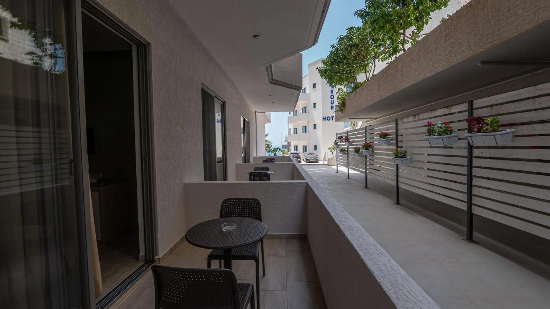 Franklin Rooms Sarande 0*,